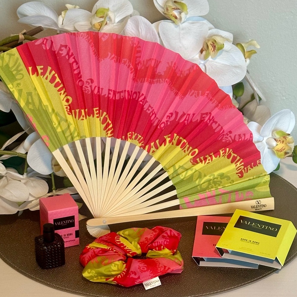 NWT 💛 Valentino Fan / Scrunchie Beauty Bundle